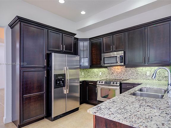 5th image of 8362 NW 39th Ct