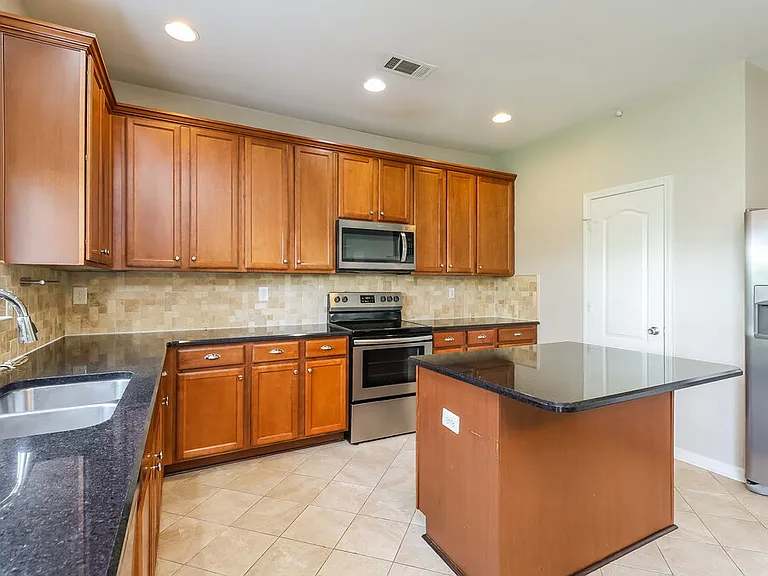 114 Farmers Folly Dr — Photo 8