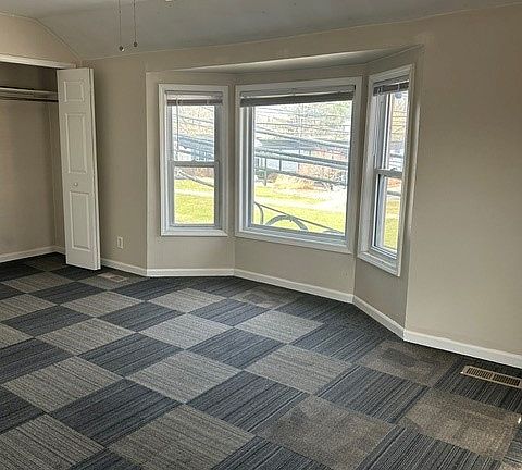 4th image of 46 E Square Lake Rd