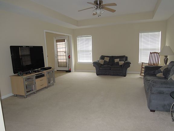 3rd image of 335 Galvez Ln