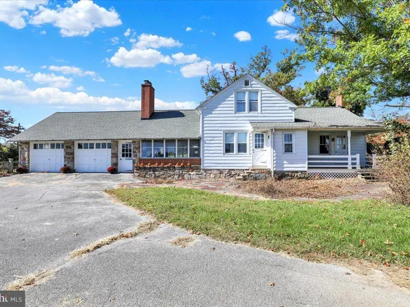 8366 Chestnut St, Barto, PA 19504