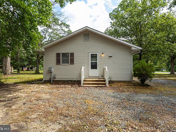 3rd image of 27698 Woodland Rd