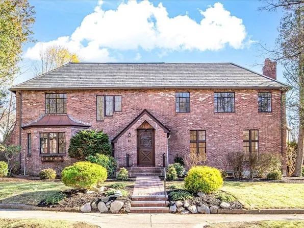 18 Sunset Rd, Newton, MA 02458