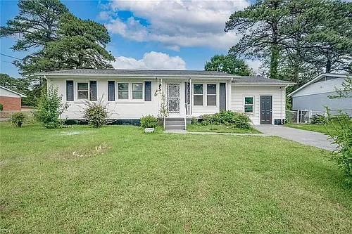 1613 Loren Cres Photo 1