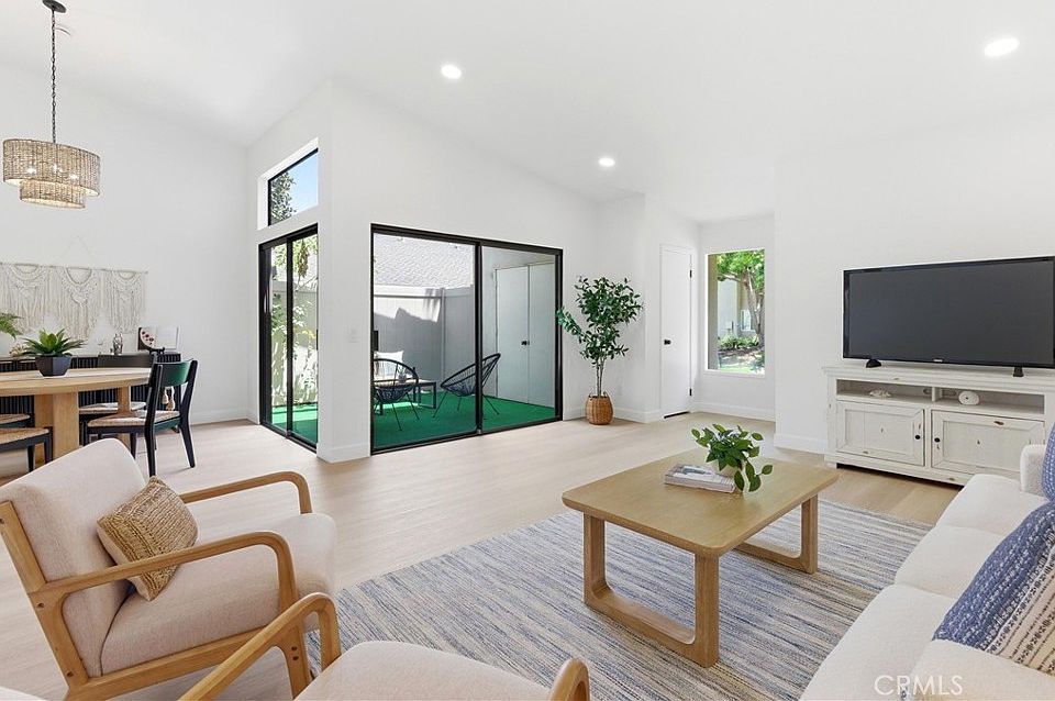 1st image of 8566 Fallbrook Cir