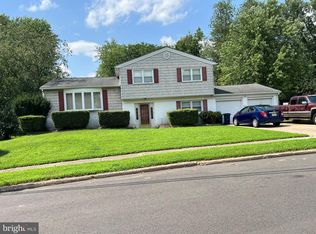 18 Lawnside Dr, Lawrence Township, NJ 08648