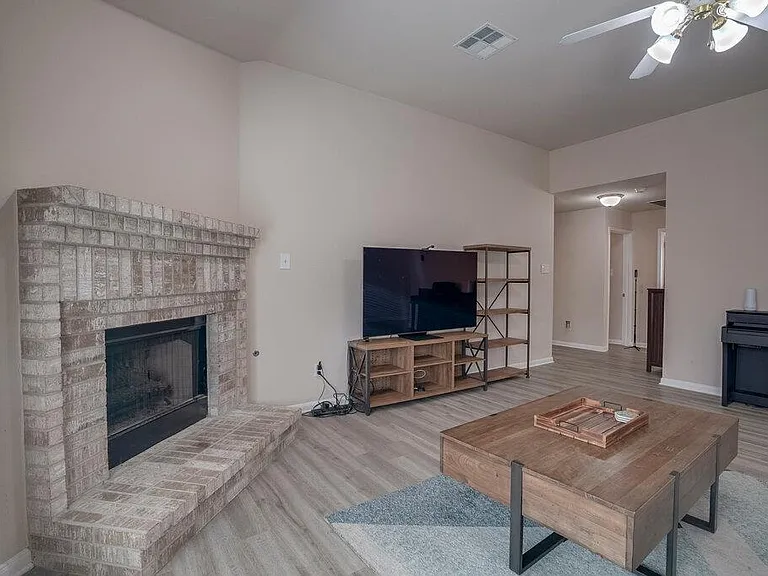 2724 Kickapoo Cavern Dr — Photo 7