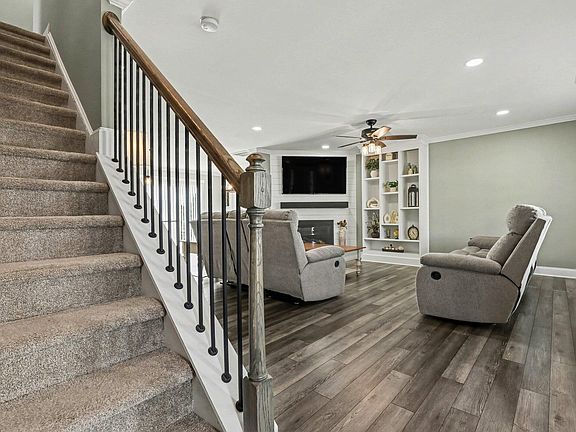 3rd image of 925 Ribbonleaf Ln