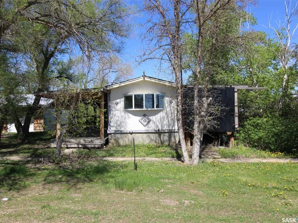 513-515 2nd Avenue S, Simmie, SK S0N 2N0