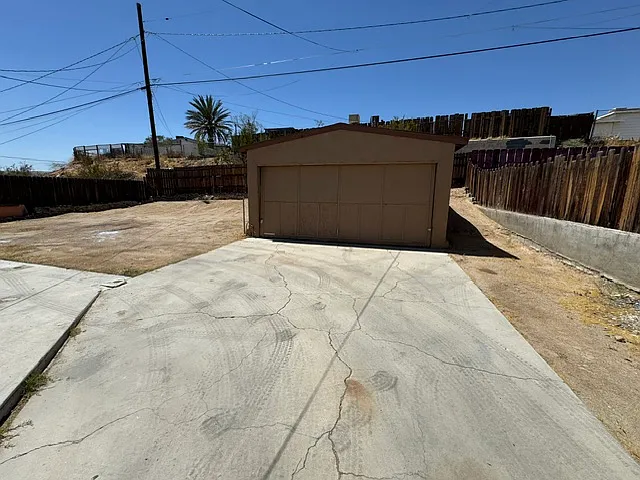 3 bed, 960 sqft, $1,800 — Photo 2