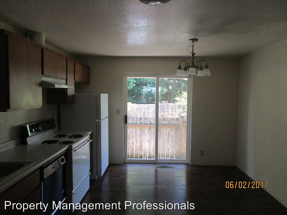 2nd image of 514 NW Clarke St APT A