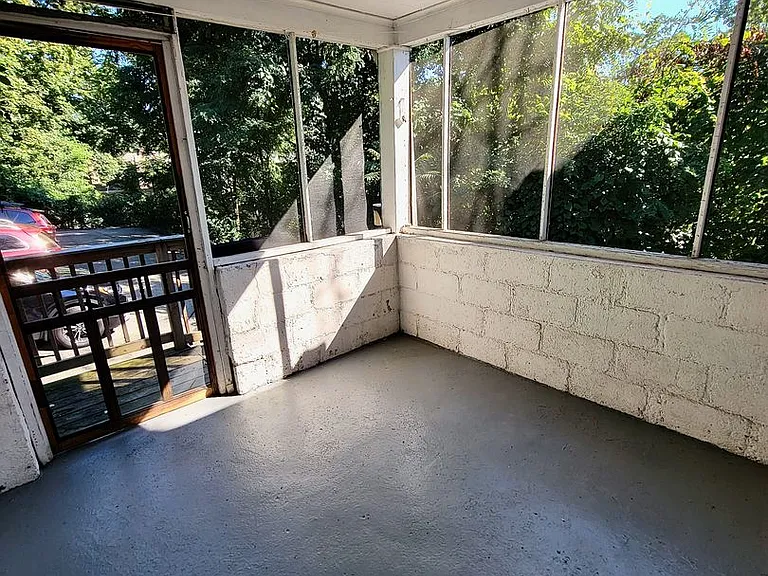 748-758 Shady Dr E — Photo 3