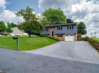 108 Sharona Dr, Lititz, PA 17543