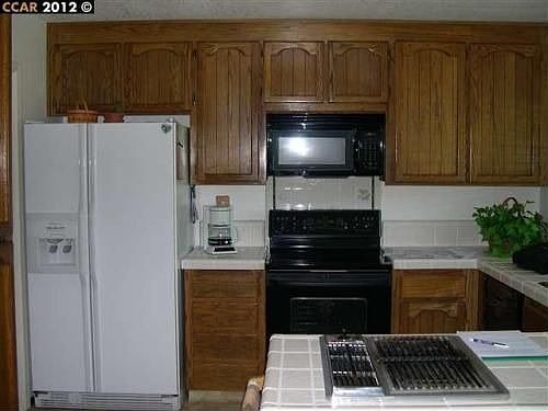 3rd image of 32 Burnham Ct