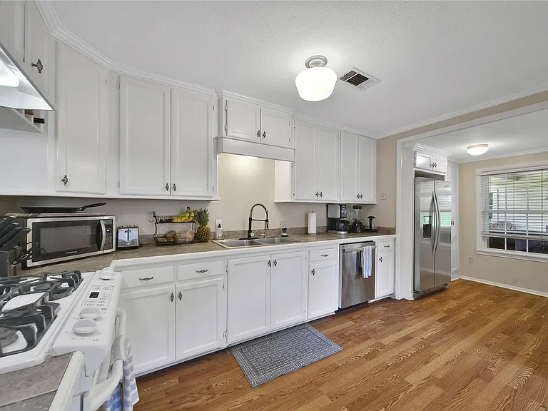 1607 Libbey Dr — Photo 5