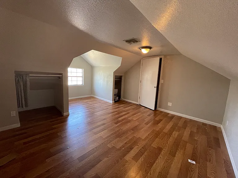 545 S Lesueur — Photo 3