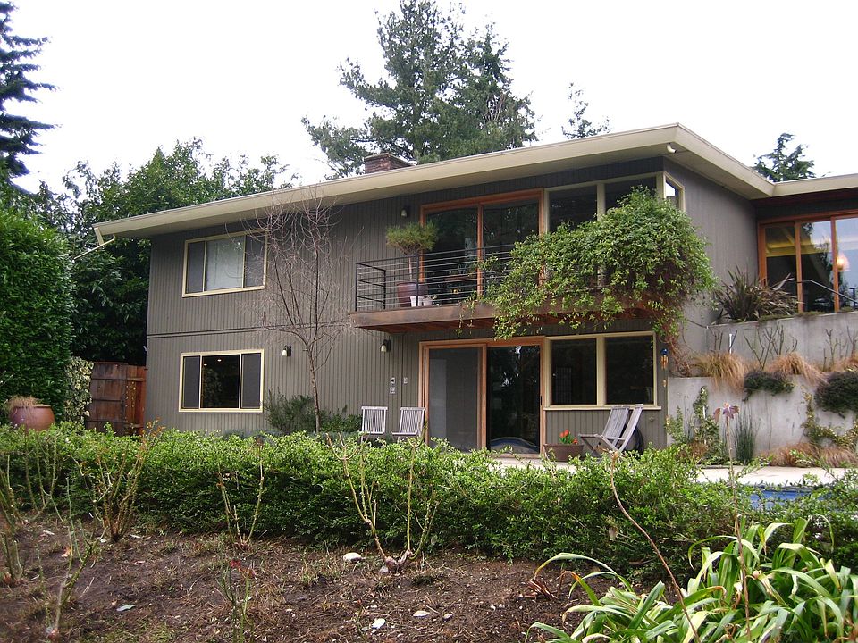 2nd image of 2323 NE 91st St