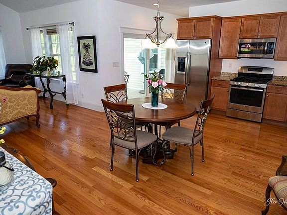 4th image of 8 Follinsbee Ln #8