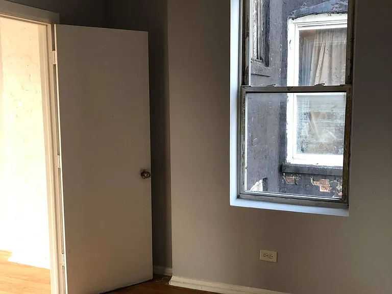 2917 W Cermak Rd #2R — Photo 11