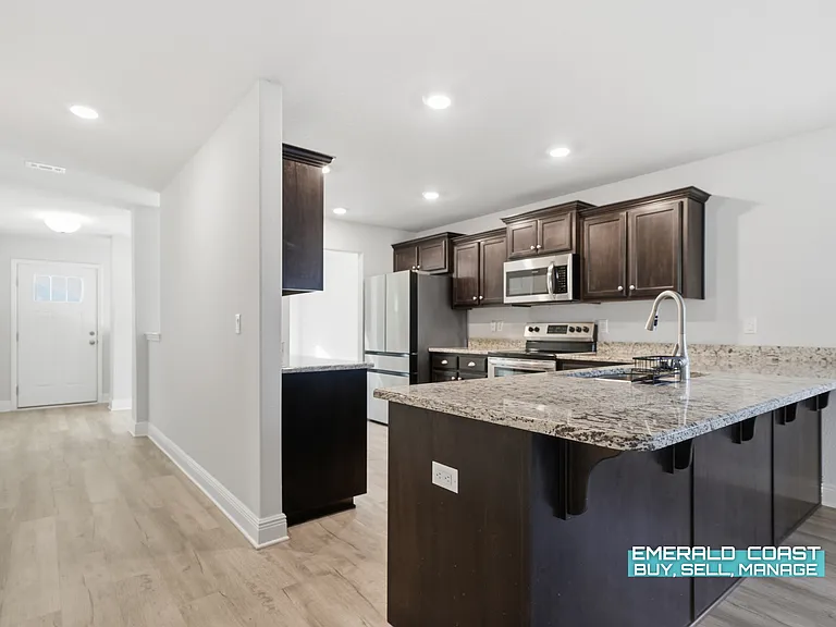 217 Baycliff Dr — Photo 12