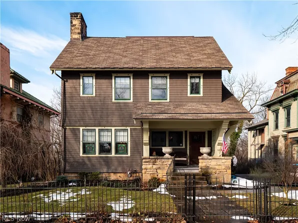 329 West Ave, Elyria, OH 44035