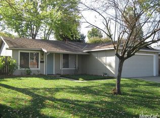 8924 Salmon Falls Dr, Sacramento, CA 95826