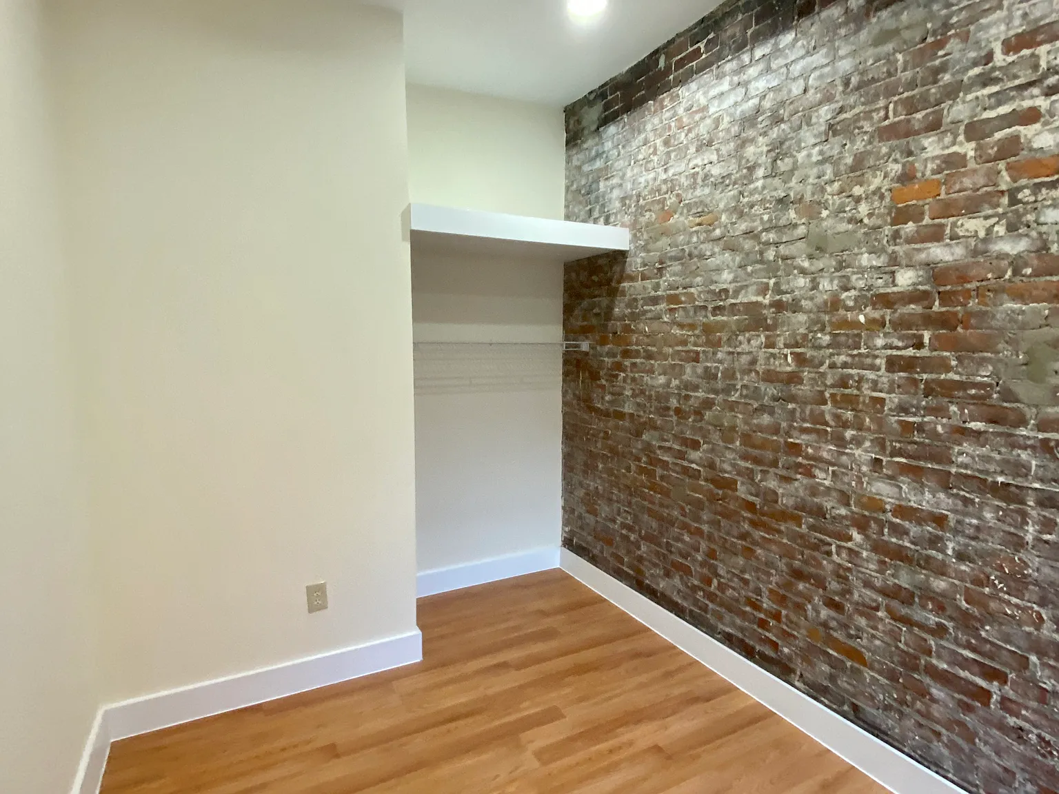 2 bed, 999 sqft, $3,500 — Photo 4