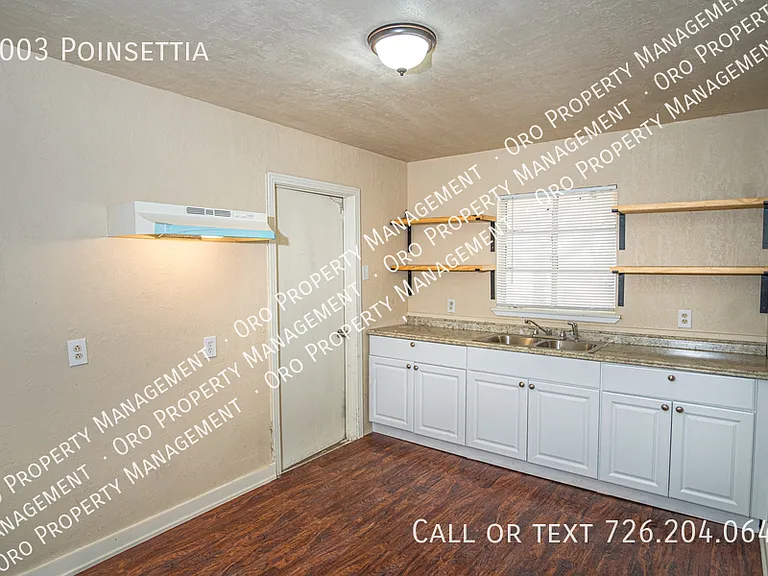 1003 Poinsettia — Photo 10