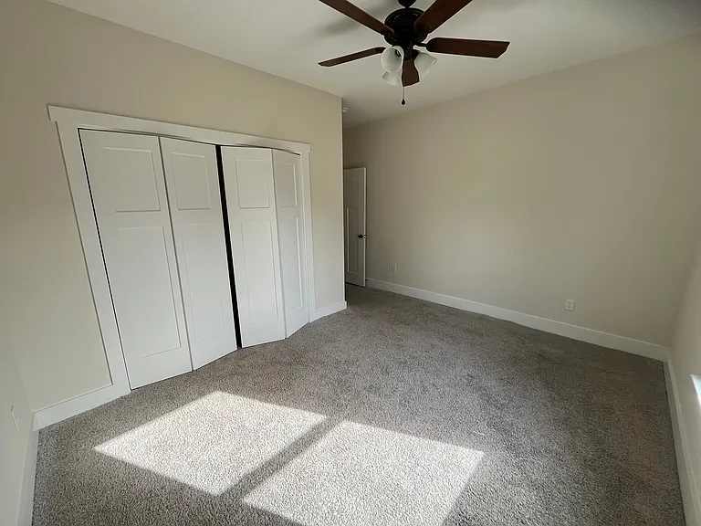 917 Vista Dr — Photo 9