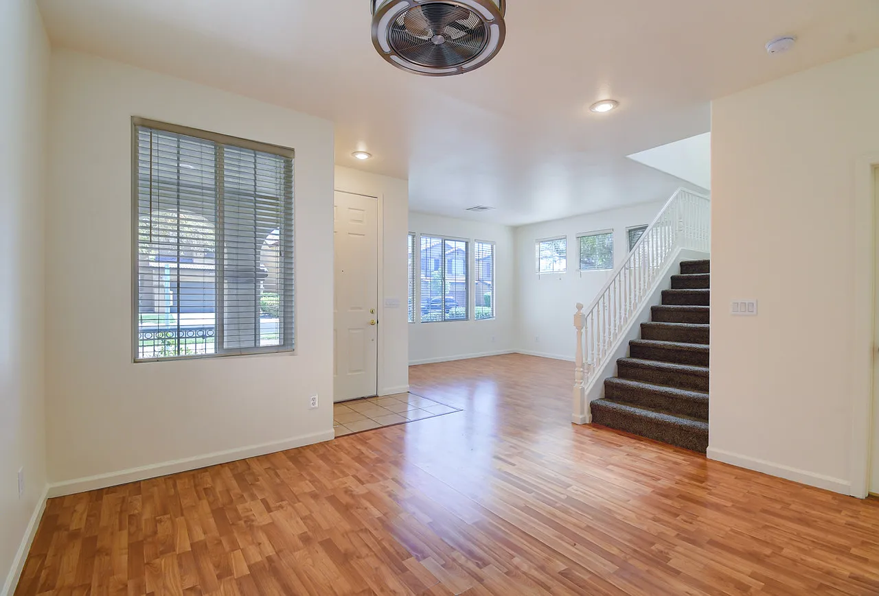 4 bed, 2006 sqft, $2,200 — Photo 1