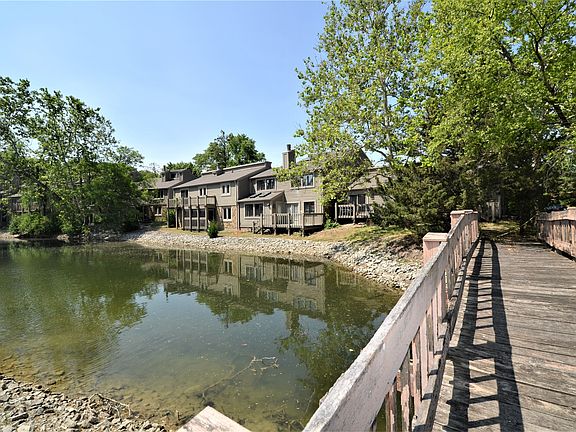 3rd image of 8431 Shoreway Dr
