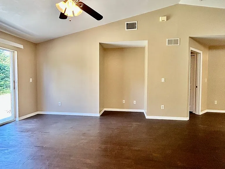 346 Bell Blvd S — Photo 20