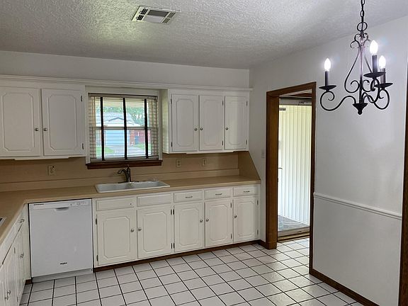 5th image of 227 W Ridge Rd
