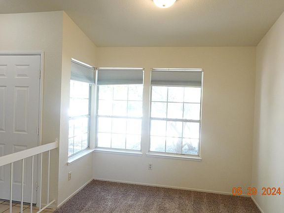 5th image of 525 Oakborough Ave
