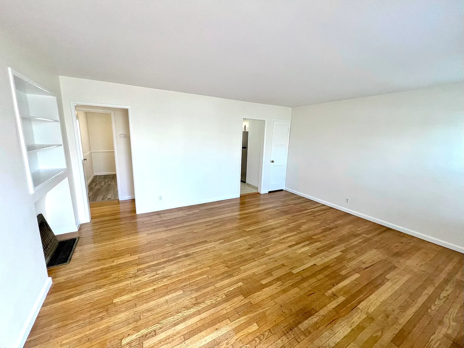 3 bed, 1000 sqft, $3,000 — Photo 2