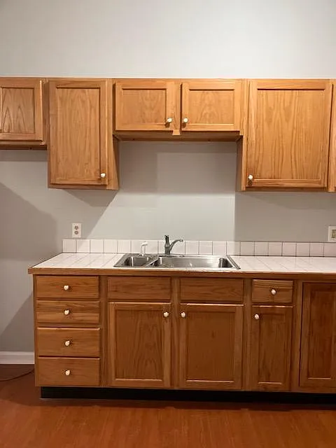 2 bed, 850 sqft, $1,200 — Photo 3