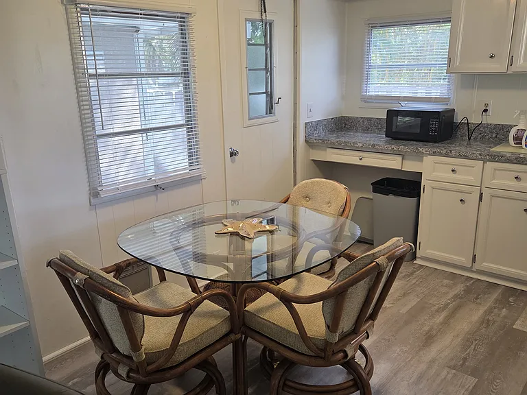 300 Pinewood Ave — Photo 49