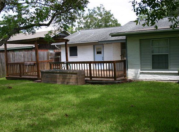 3rd image of 729 Westwood Dr