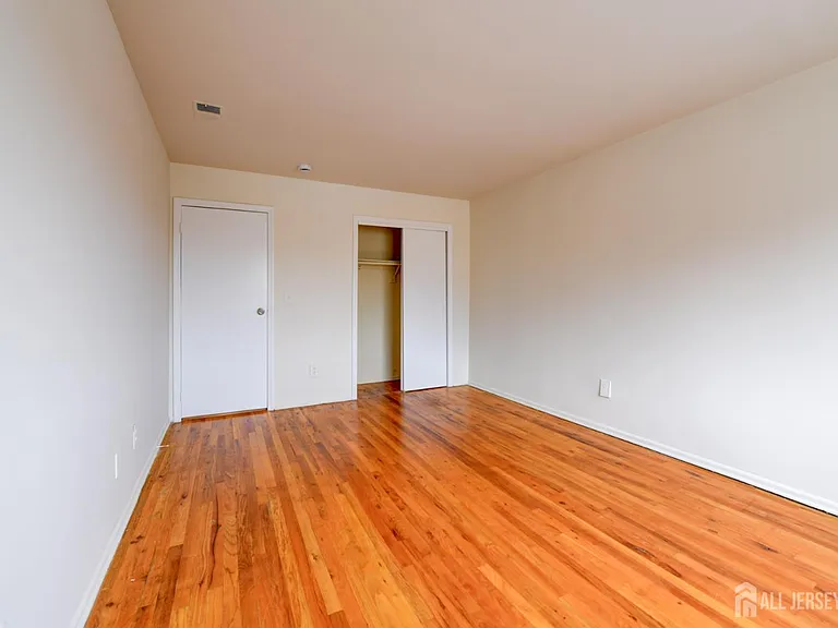 6 College Dr — Photo 12