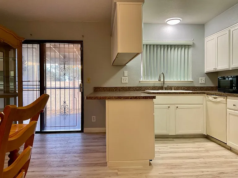 1312 N North St — Photo 14