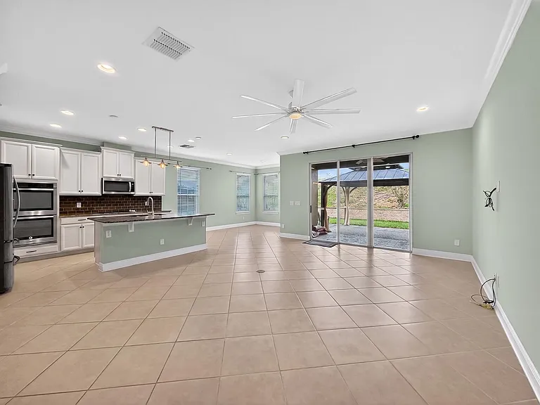 2062 Redbay Ave — Photo 32