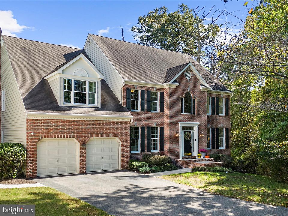 1st image of 600 Hidden Pond Ln