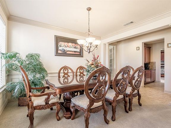 5th image of 373 Redstone Dr