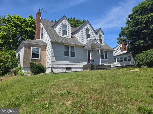 266 Pine St, Carneys Pt, NJ 08069