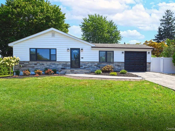 15 Parkview Drive, Commack, NY 11725