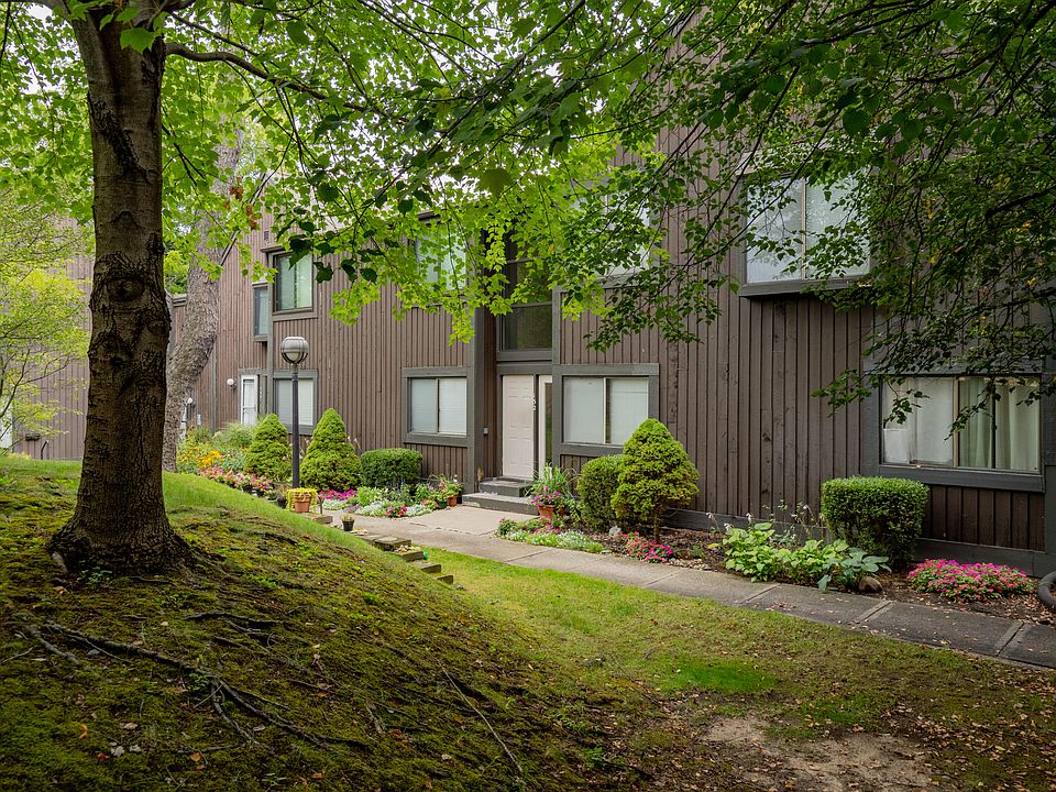 1st image of 132 Stirling Ct #60