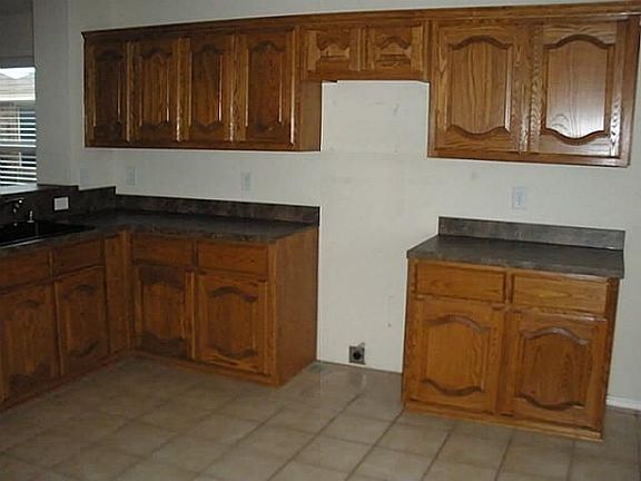 4th image of 2708 Mockingbird St