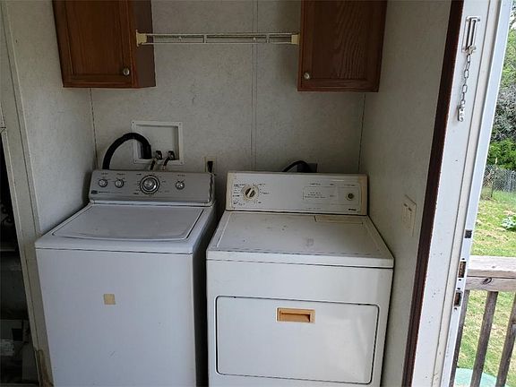 4th image of 111 Greenslope Cv