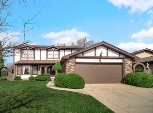1245 N White Fence Ln, Addison, IL 60101
