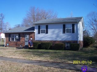 110 Wintergreen Dr, Radcliff, KY 40160